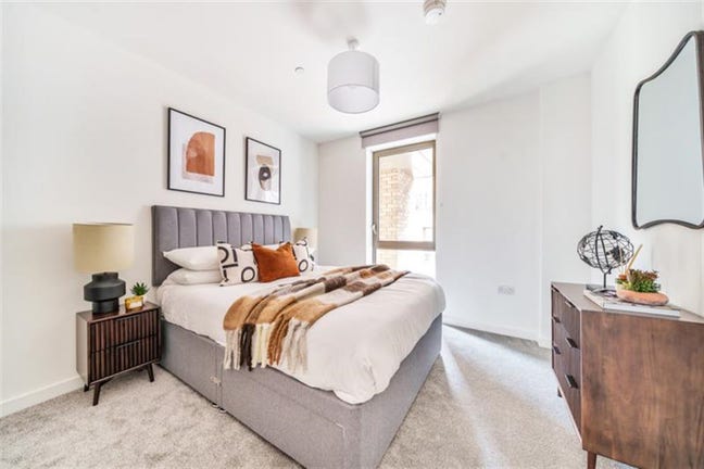 Spacious Double Room Available –Gallions Reach Main Photo