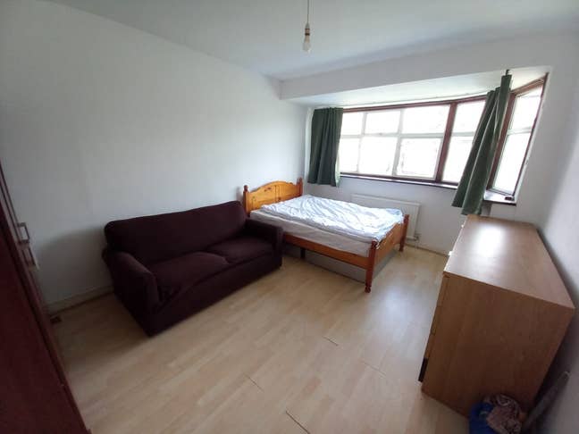  Large DOUBLE Bedroom Available in Edgware Main Photo