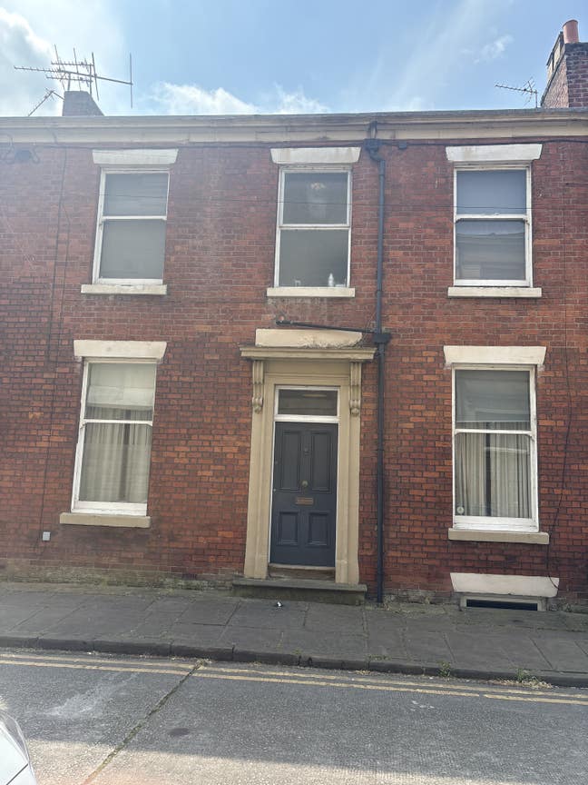 Looking for 1 more for house near winkley Main Photo