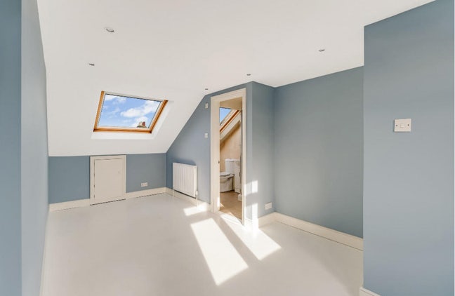 Beautiful 4-bed house in Leyton — 1 room available Main Photo