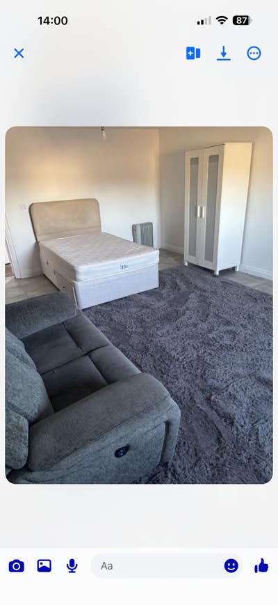 Large bedsit  Main Photo