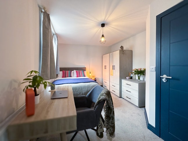 Central location, Newly refurbished, En-suite room Main Photo
