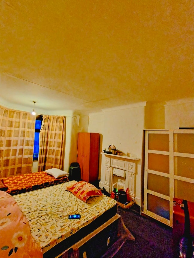Spacious Double Rooms for Sharing Avaliable  Main Photo