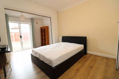 ⚡ Nice Little Spot to Call Home in Streatham ⚡ Main Photo
