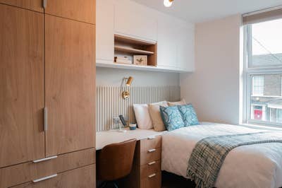Spacious Contemporary Ensuite — 3 Min to Station Main Photo