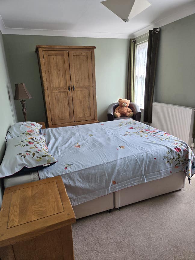Weekday room on edge of Wroughton village Main Photo