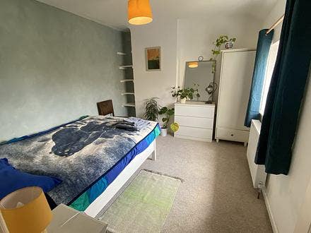 Double Room W Big Garden, Drive in BS4 Main Photo
