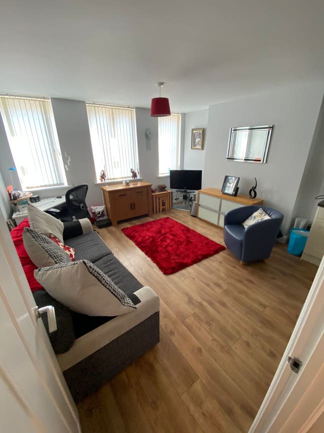 One Bed Apartment with Private  Secure Parking Main Photo