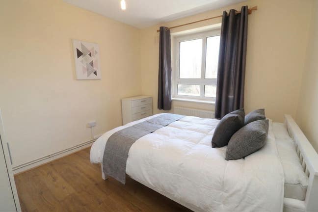 Bright Double Room Near Regent’s Park  Main Photo