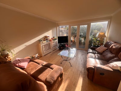 Double bedroom in lovely Streatham Hill house Main Photo