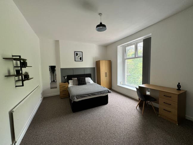 Large Room - Short Walk to City Centre Main Photo