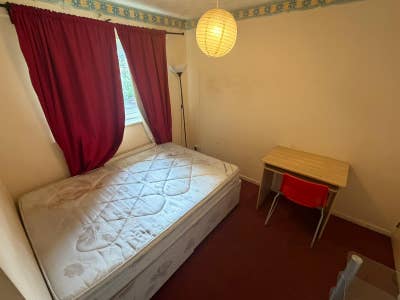 Very neat and decent double room available! Main Photo