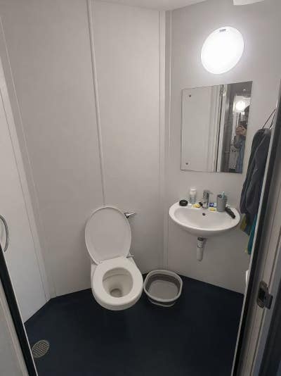 Bright Furnished En-suite Room Available Main Photo