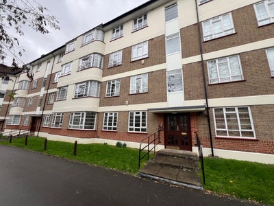 Light and spacious three double bedroom flat Main Photo