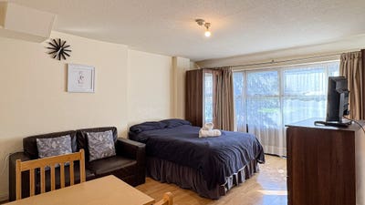A Spacious Studio in Willesden Green-Some Bills In Main Photo