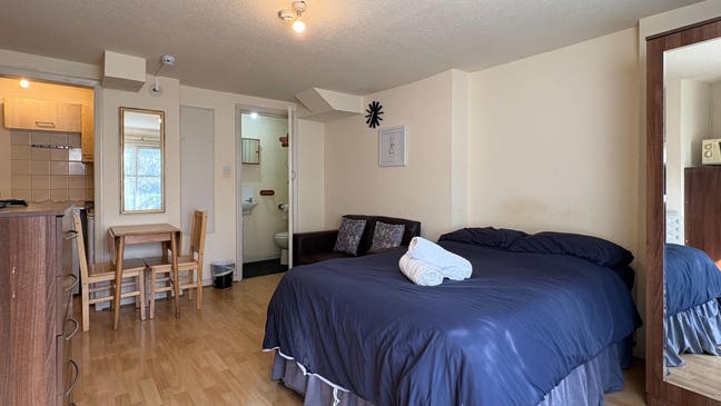 A Spacious Studio in Willesden Green-Some Bills In Main Photo