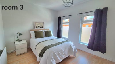 3 rooms on Melrose Street  Main Photo