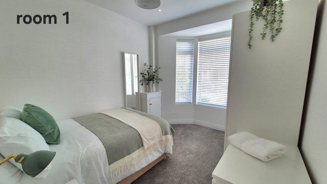 3 rooms on Melrose Street  Main Photo