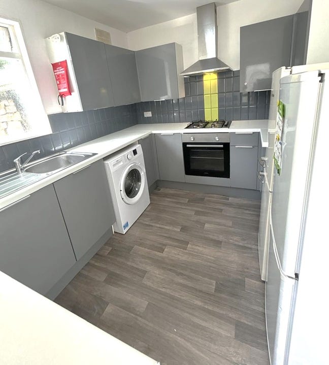Room in 7 bed student house- Cathays Main Photo