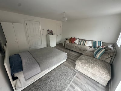 Fantastic Location & Amenities + All Bills inc !!! Main Photo
