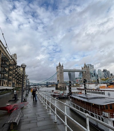 Central but quiet flat (2mins from Tower Bridge) Main Photo