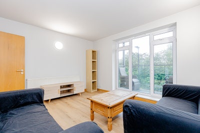 Superb 2 double bedroom flat with balcony  Main Photo
