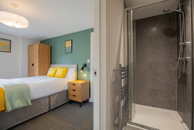 ✨Spacious En-Suites with Kitchenette & Parking ✨ Main Photo