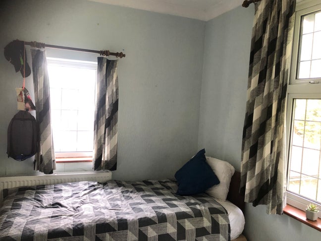 Recently Decorated bedroom overlooking Garden  Main Photo