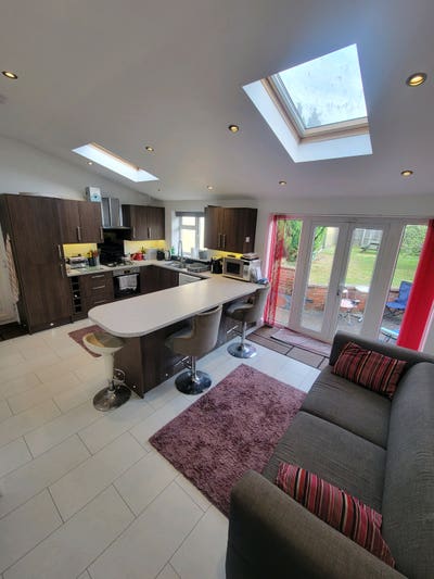 A lovely detached house with 2 rooms for rent.  Main Photo