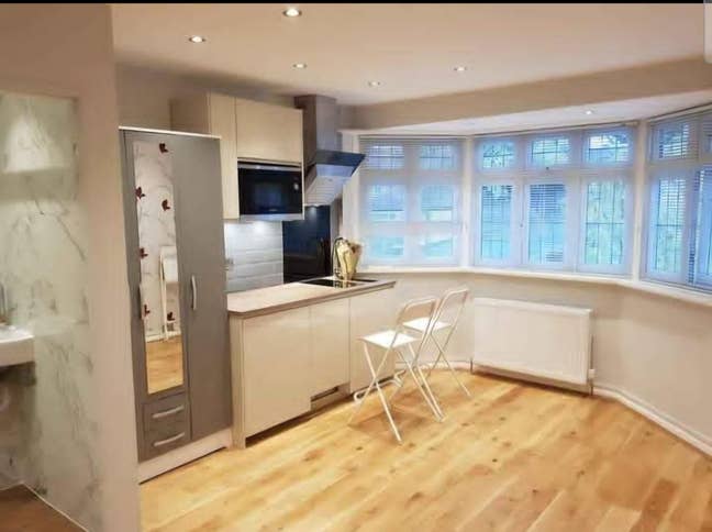 Bright Modern Studio Apartment Winchmore Hill  Main Photo