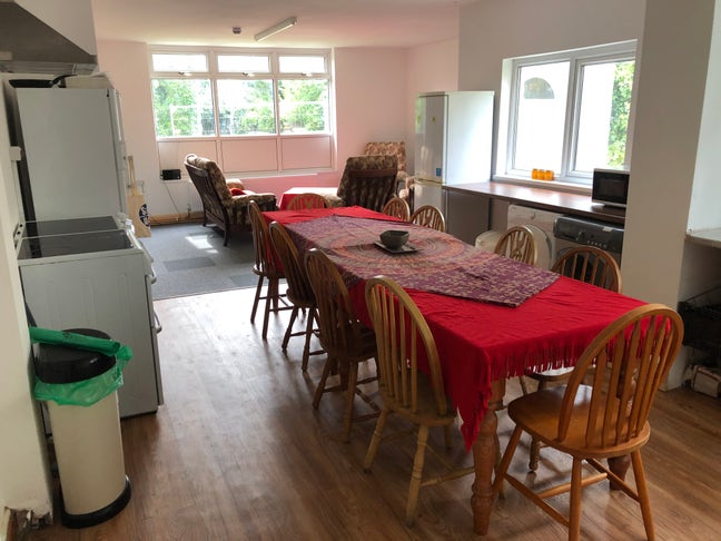 Professional household looking for people to join  Main Photo
