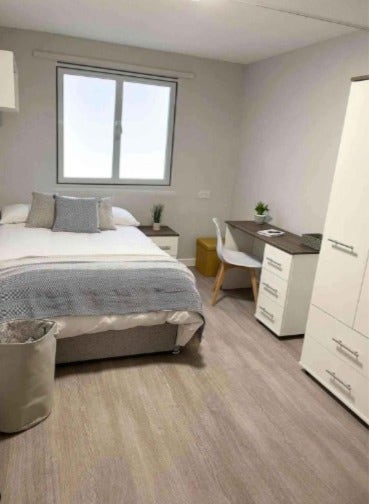 Ensuite- Urgent tenant required Main Photo