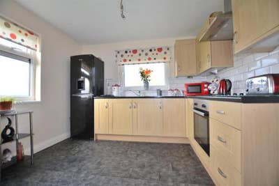 Modern and large2 bed apartment with stunning view Main Photo