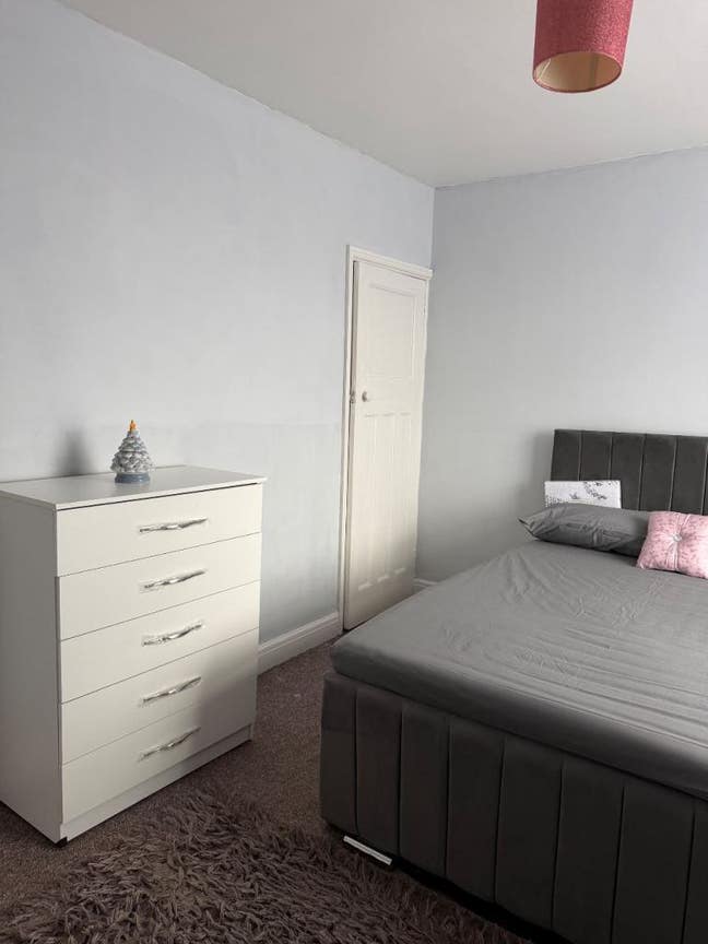  Double Room Available in LU2 7NL Main Photo