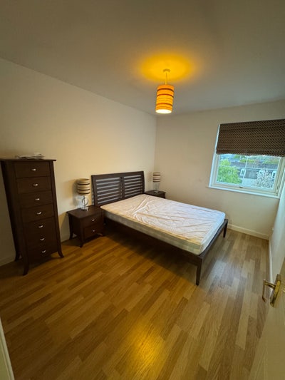 One spacious double bedroom available  Main Photo