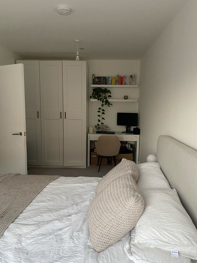 Large double bed in new modern flat (bills inc) Main Photo