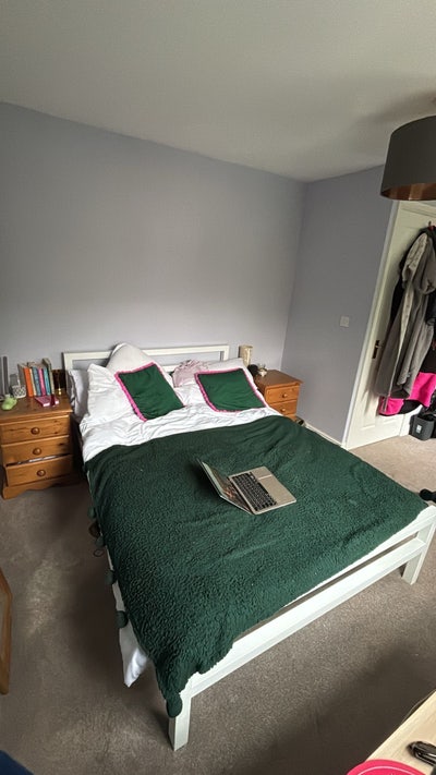 Spacious Double Bedroom Carterton Main Photo