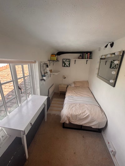 Single room in cottage in Ewshot  Main Photo