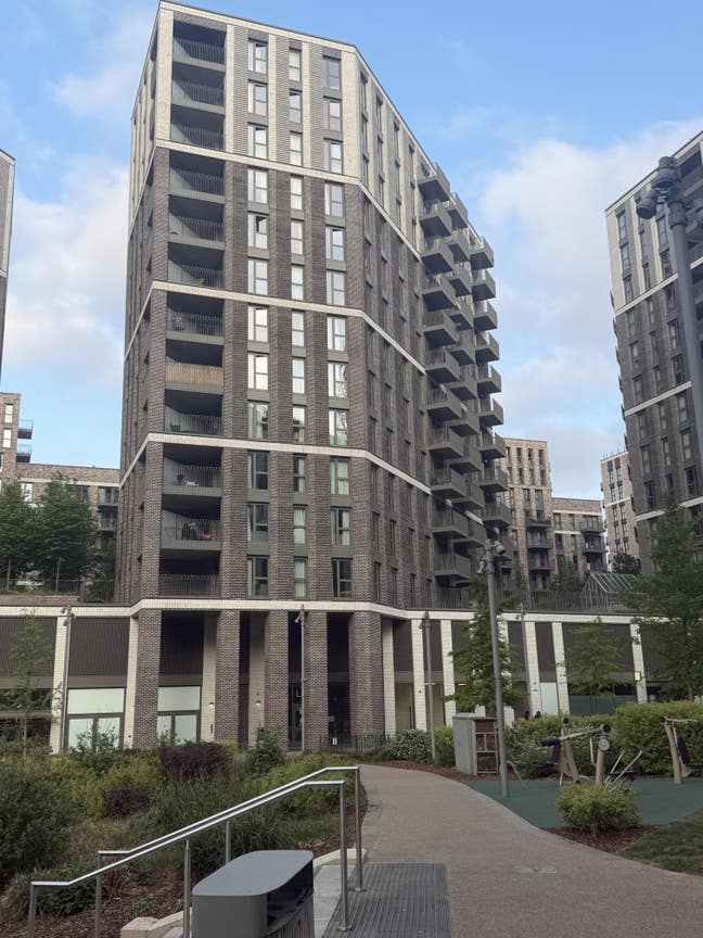 Room available in Wembley park Canada garden Main Photo