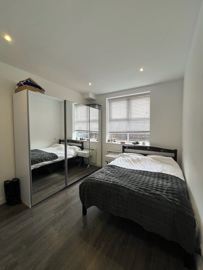 Room Available in Social & Cozy Zone 2 London Flat Main Photo