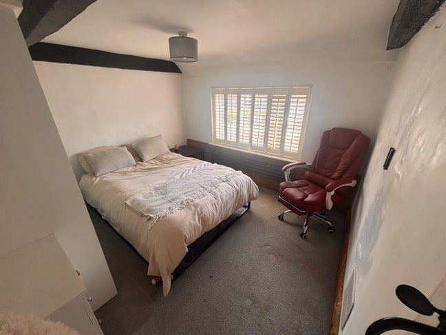 Single  and double room in cottage in Ewshot  Main Photo