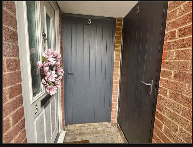 Looking for a flatmate in a 2 bedroom Apartment  Main Photo