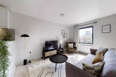 Bright Modern Double Room Near Turnpike Lane Main Photo