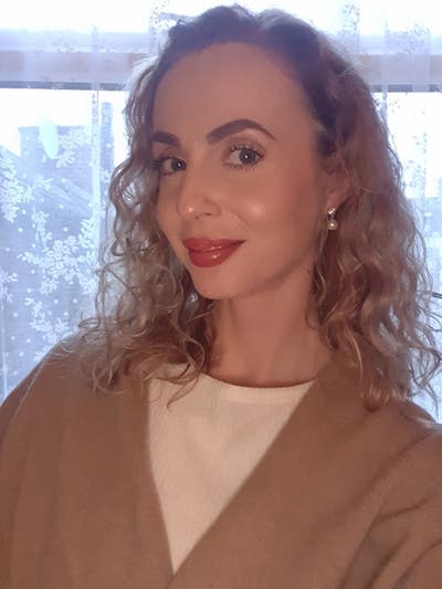 Quiet Tidy Female seeking  Ensuite Room/Studio  Main Photo