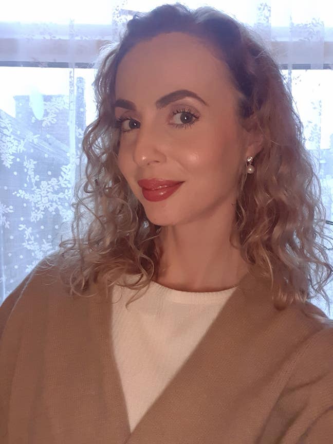Quiet Tidy Female seeking  Ensuite Room/Studio  Main Photo