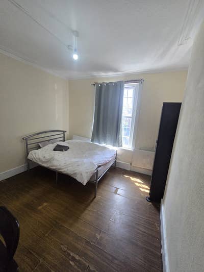 Lovely Double  Room with Bills &pound;700 Main Photo