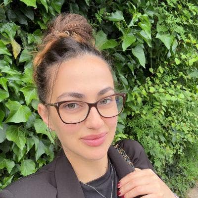 Professional Female seeks a double room Main Photo