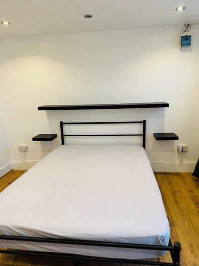 Amazing garden cosy big double ensuit room to let Main Photo