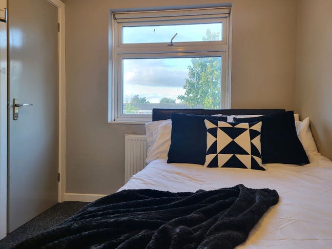 Double Rooms Available in Modern House Main Photo