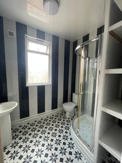 3 ensuite rooms to let  Main Photo